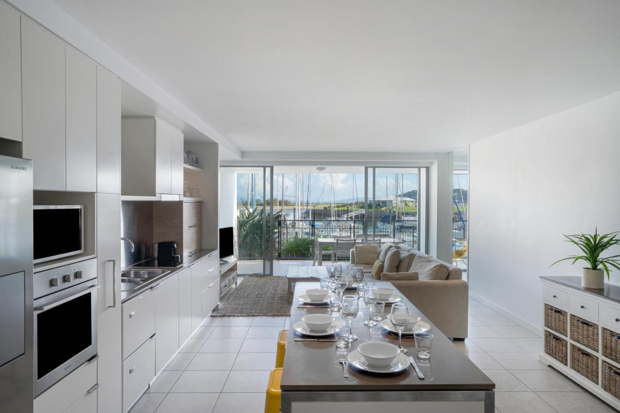 Peppers Blue On Blue Nelly Bay Exterior foto The interior of a typical apartment
