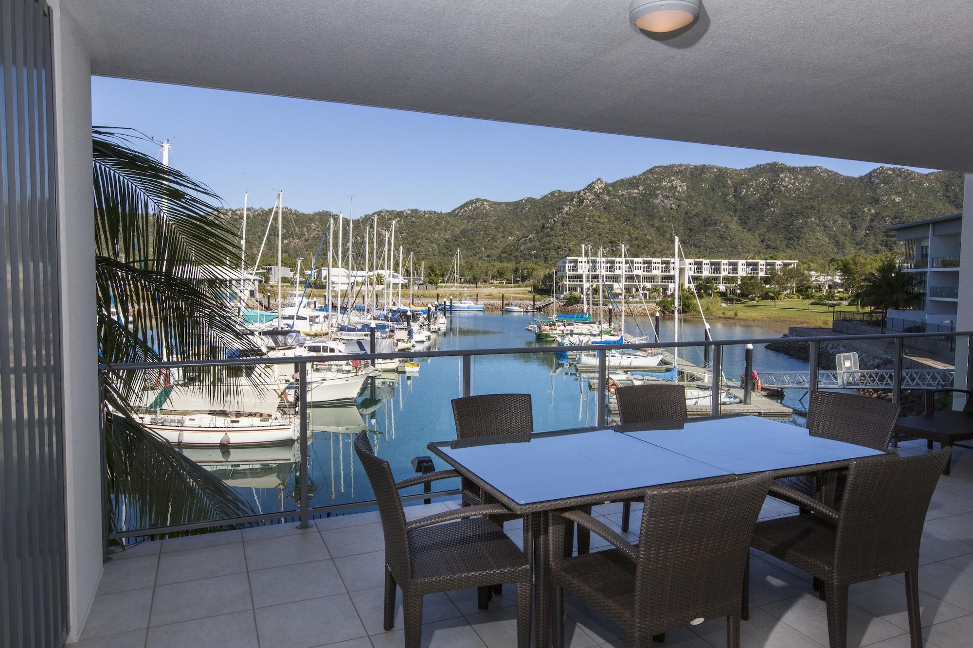 Peppers Blue On Blue Nelly Bay Exterior foto View of the marina from a private balcony