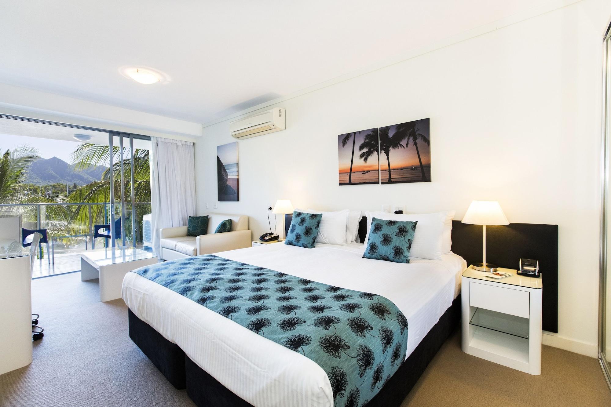 Peppers Blue On Blue Nelly Bay Exterior foto A typical hotel room