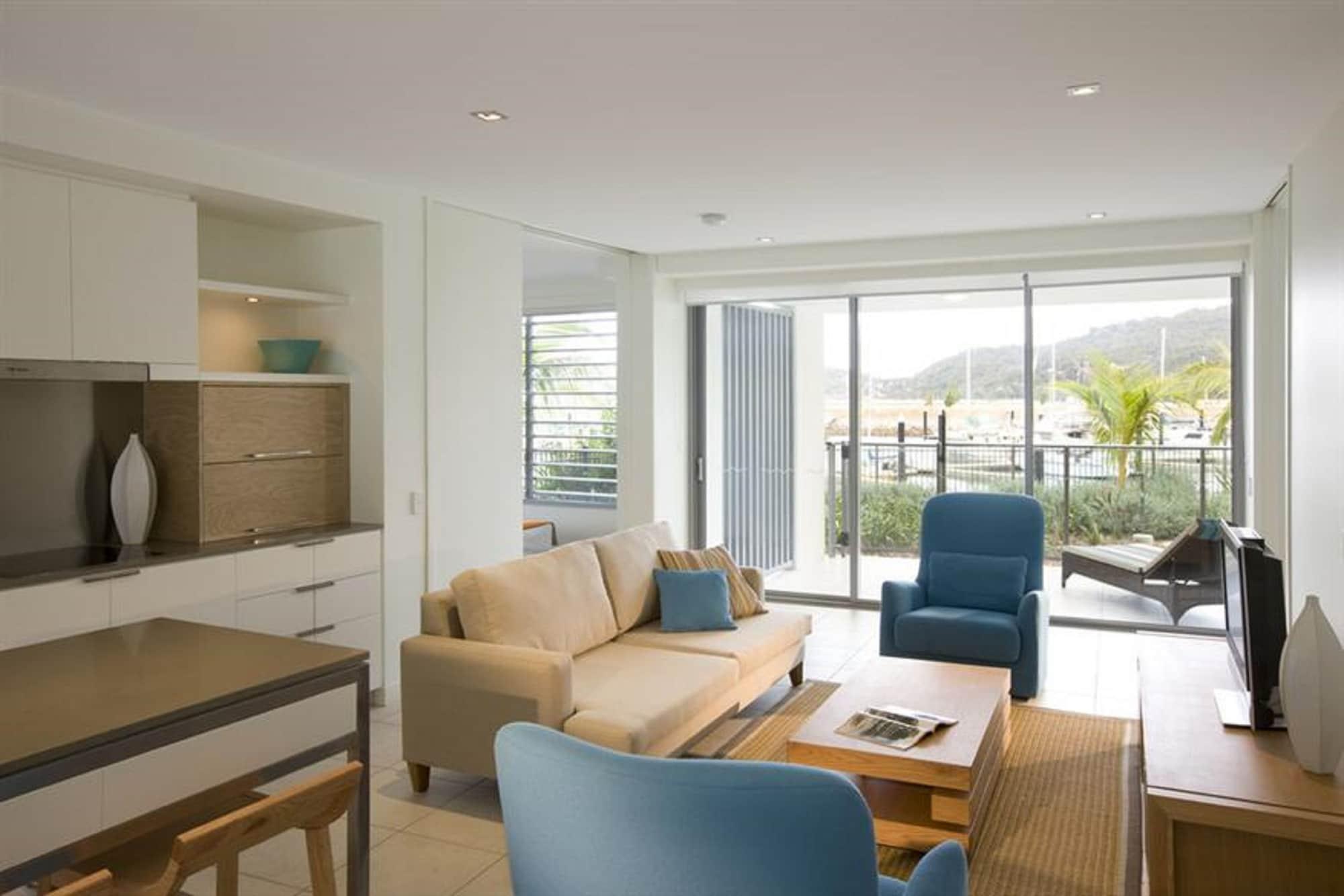 Peppers Blue On Blue Nelly Bay Exterior foto Living area of a two-bedroom apartment