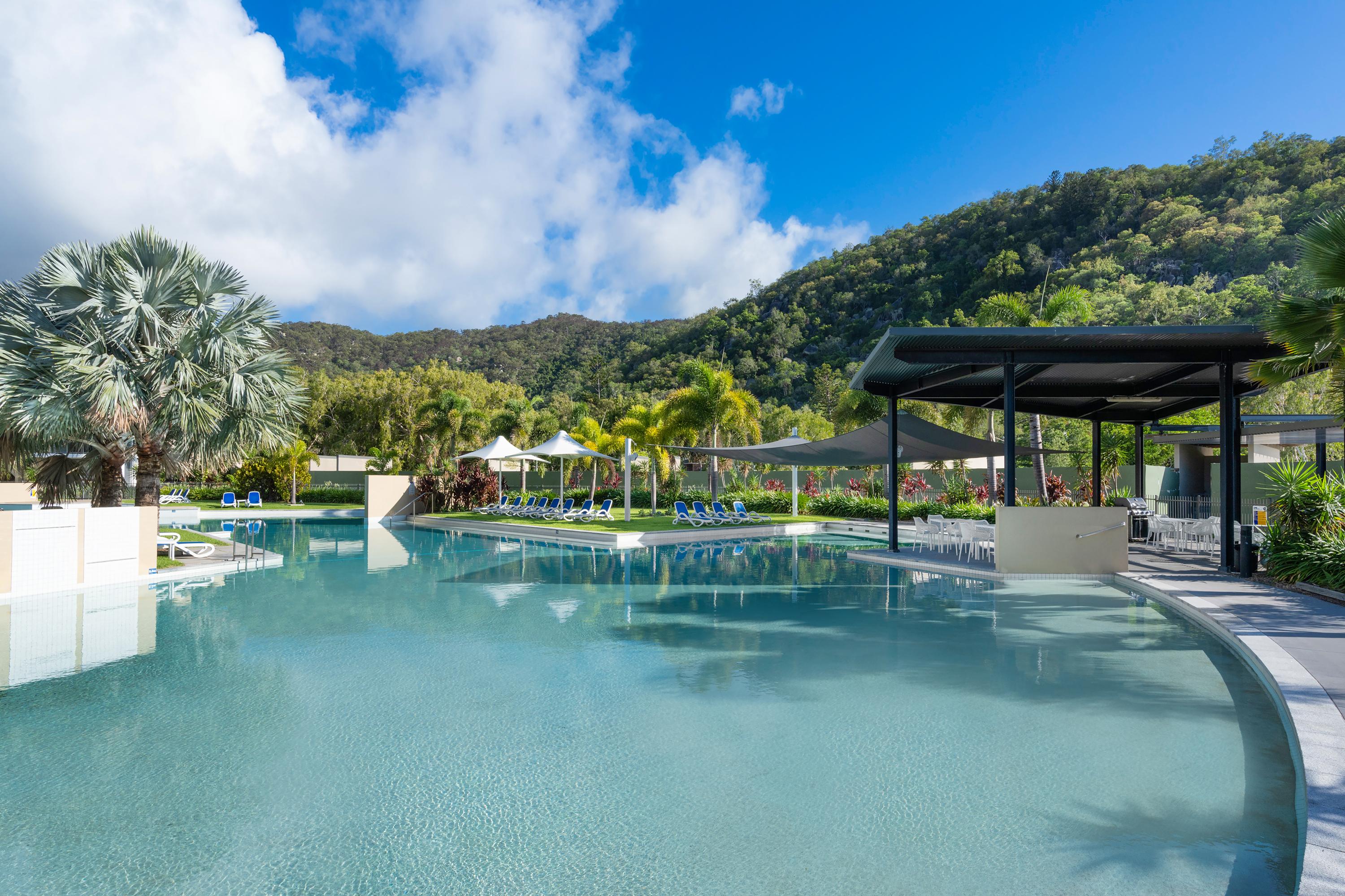 Peppers Blue On Blue Nelly Bay Exterior foto Pool at Peppers Spa
