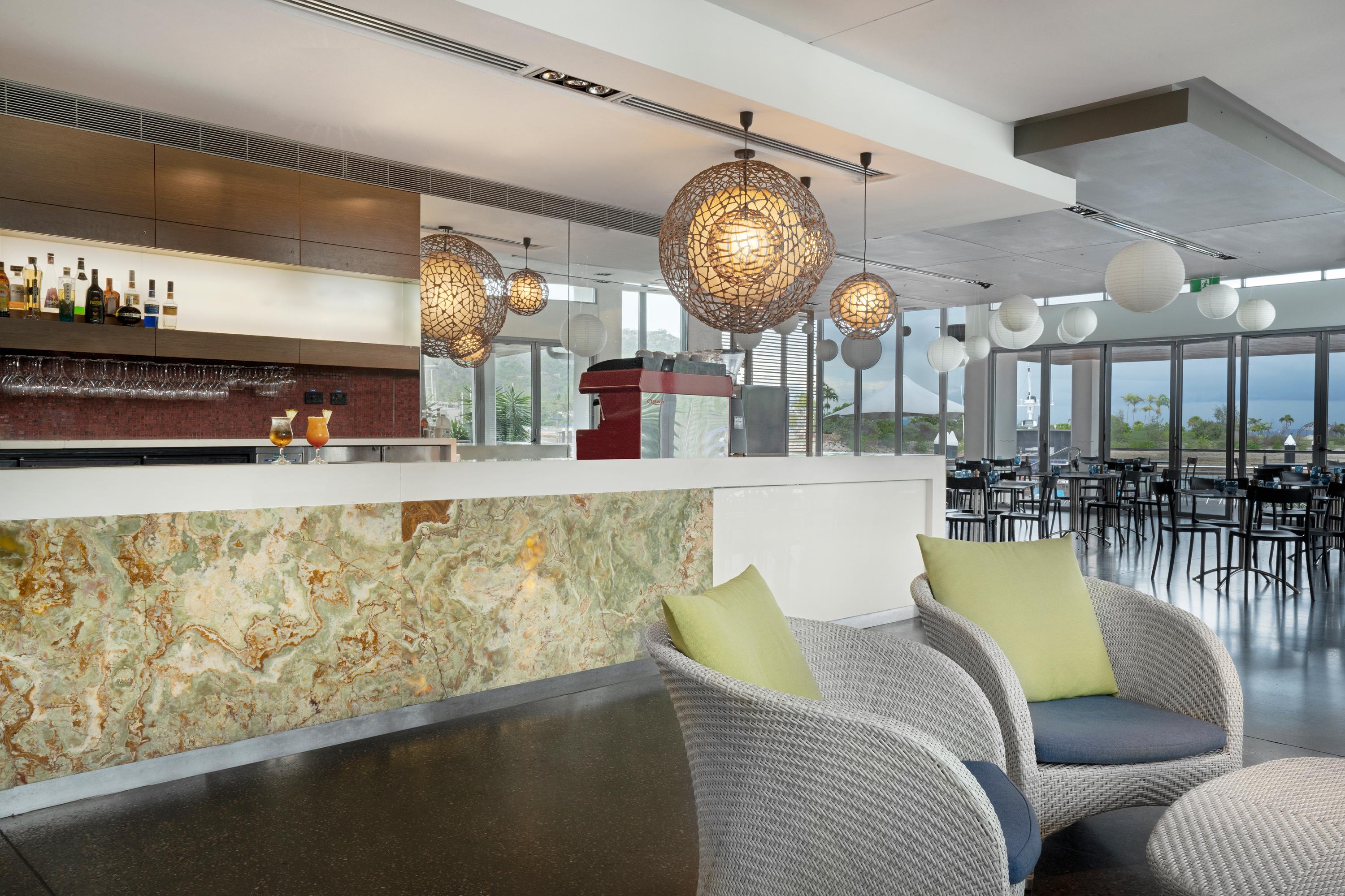 Peppers Blue On Blue Nelly Bay Exterior foto The lounge at the airport