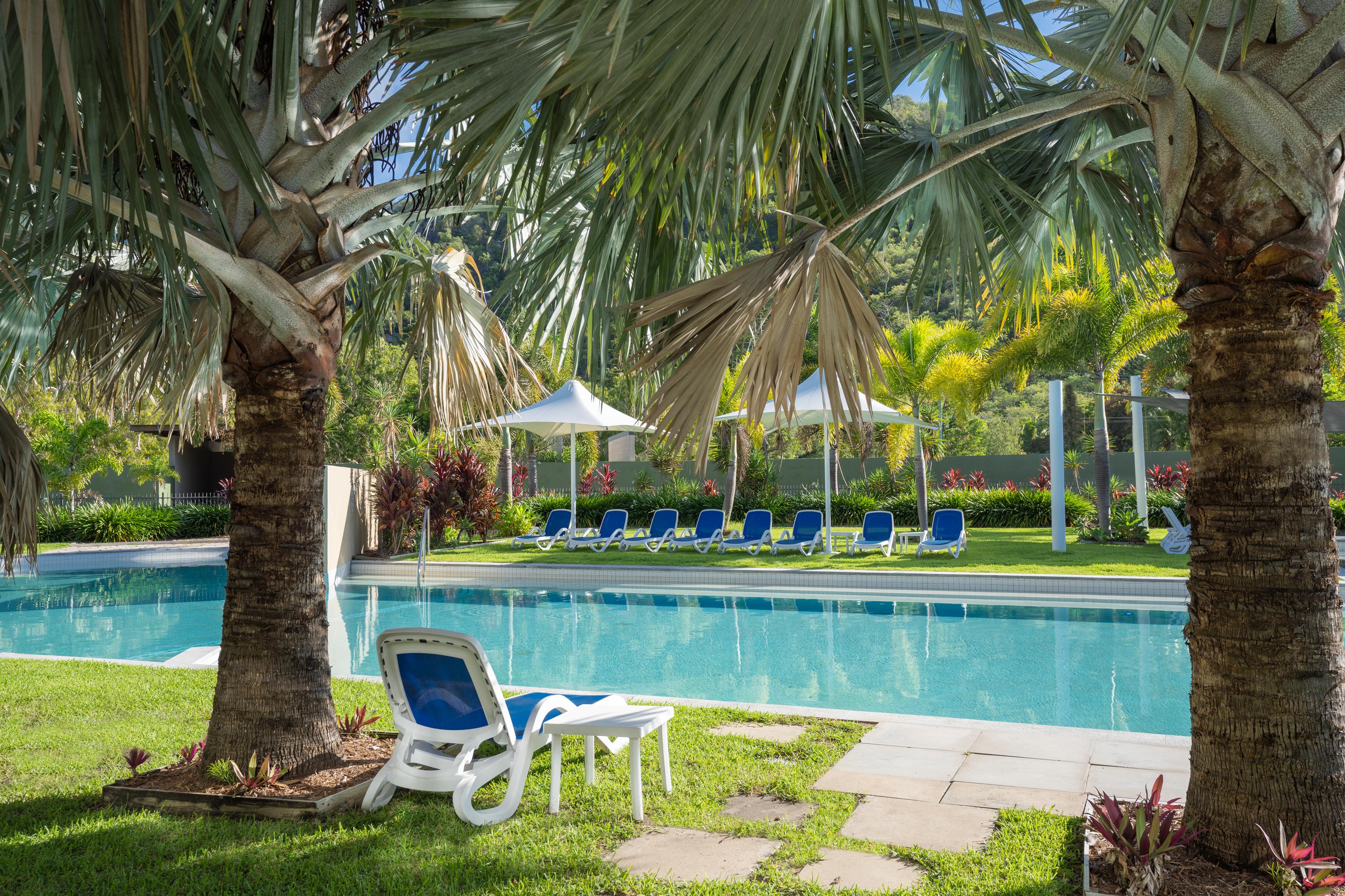 Peppers Blue On Blue Nelly Bay Exterior foto The pool at the resort