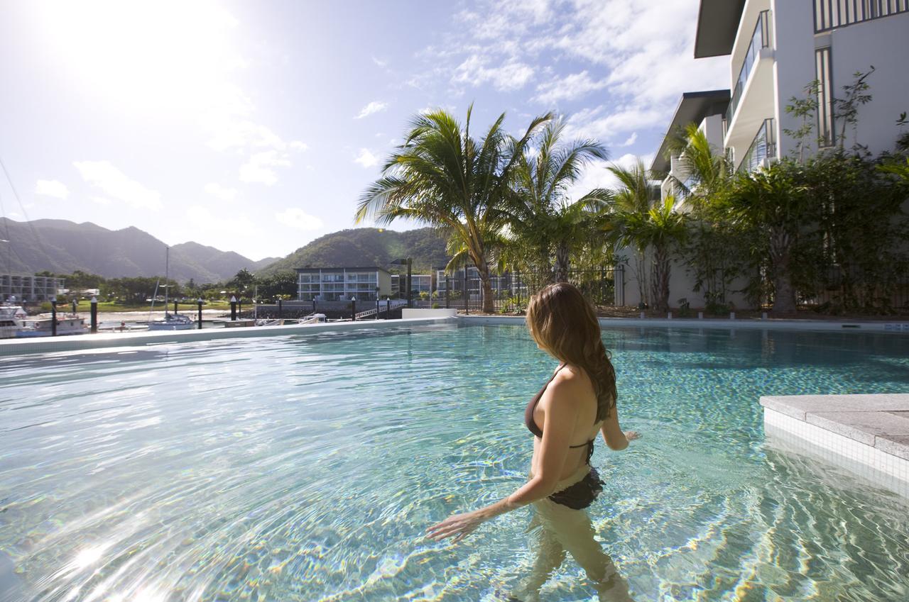 Peppers Blue On Blue Nelly Bay Exterior foto Infinity pool at Peppers Beach Club Resort, Port Douglas, Queensland, Australia