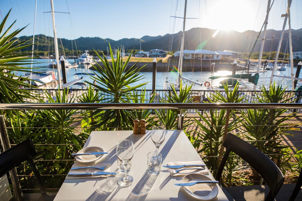 Peppers Blue On Blue Nelly Bay Exterior foto View of the restaurant