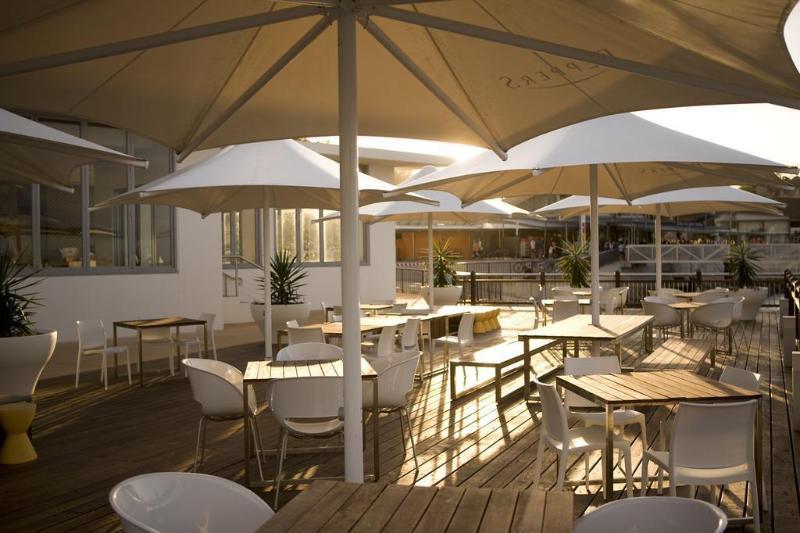 Peppers Blue On Blue Nelly Bay Exterior foto The restaurant