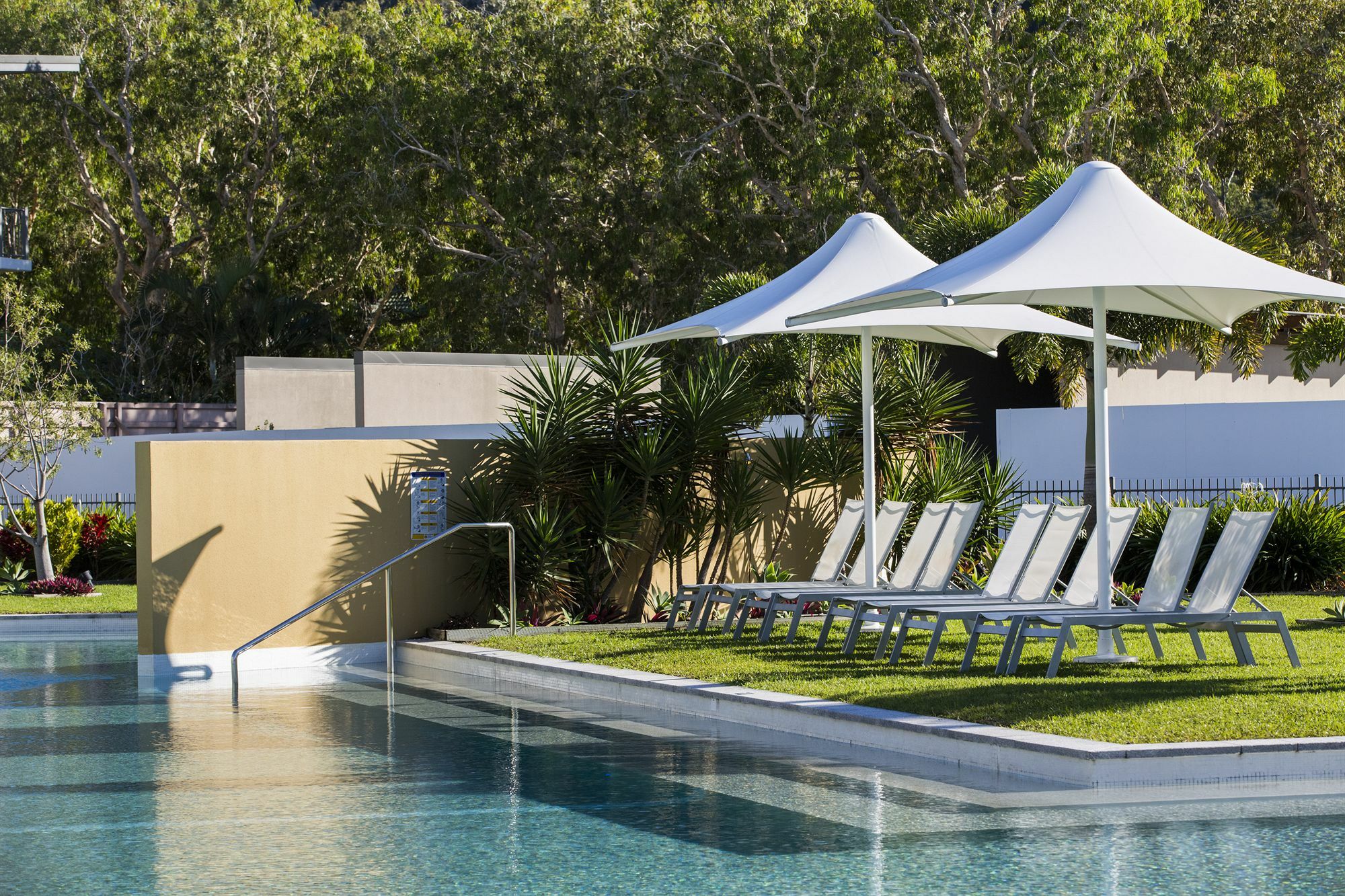 Peppers Blue On Blue Nelly Bay Exterior foto The pool at the 2018 Commonwealth Games Athletes' Village